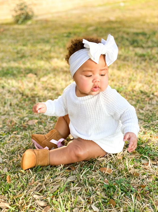 FAB-BOW-LOUS: white